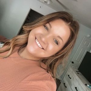 Meet your Posher, Whitney